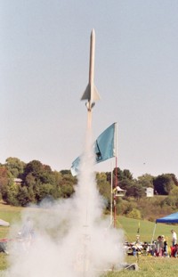 My 'ESRA Missile takes off on its first flight with a cluster of two E9-6 motors.