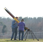 Paul Robinson helps Doug Gardei set up the Magnum on his Super Pad.